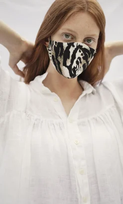 Cat Mask><noscript><img width=