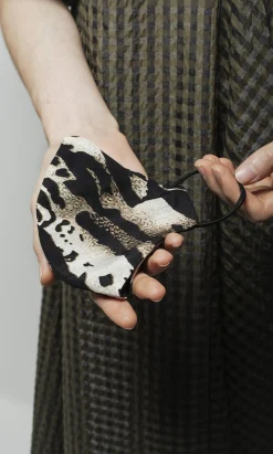 Cat Mask><noscript><img width=