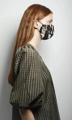 Cat Mask><noscript><img width=