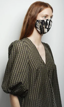 Cat Mask><noscript><img width=