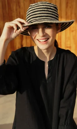 Striped Hat><noscript><img width=