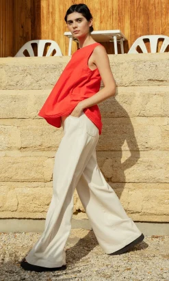 Tessie Top><noscript><img width=