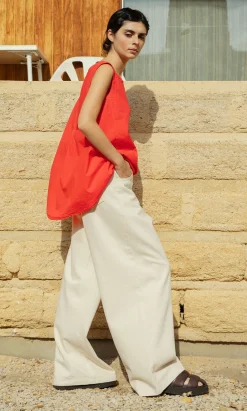 Tessie Top><noscript><img width=
